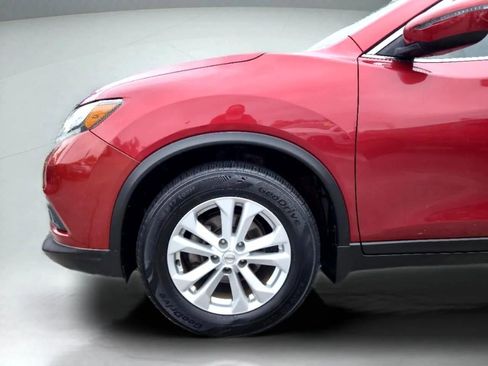 Used 2016 Nissan Rogue SV image 2