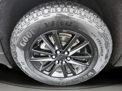 Used 2023 Chevrolet Traverse LT w/ LPO, Floor Liner Package image 32