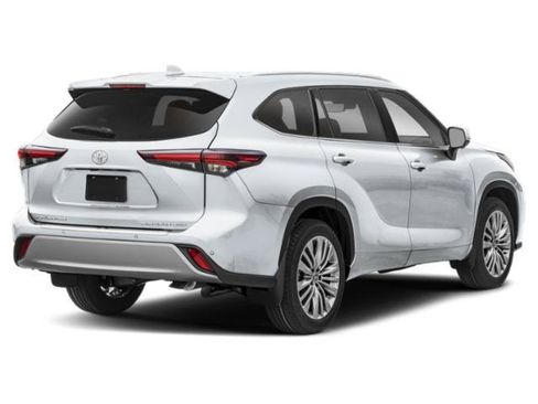 New 2026 Toyota Highlander Platinum AWD/4WD image 2