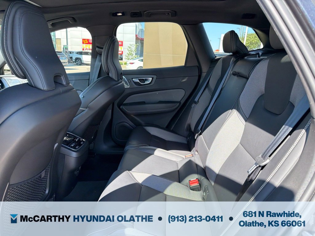 Used 2022 Volvo XC60 B6 R-Design w/ Advanced Package AWD/4WD image 5