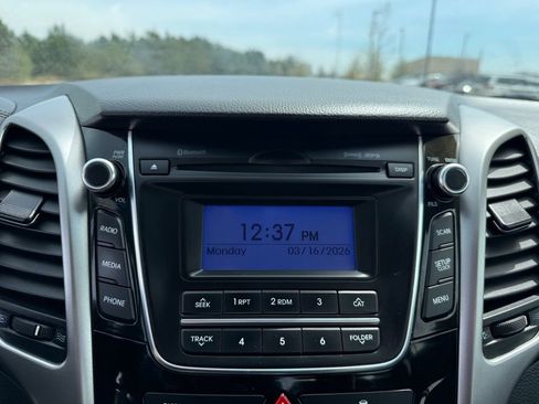 Used 2014 Hyundai Elantra GT w/ Option Group 02 image 18