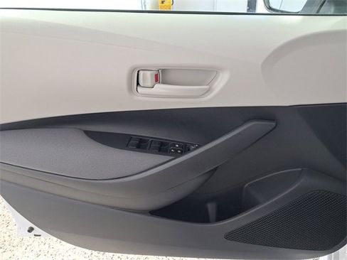 Used 2025 Toyota Corolla LE image 21