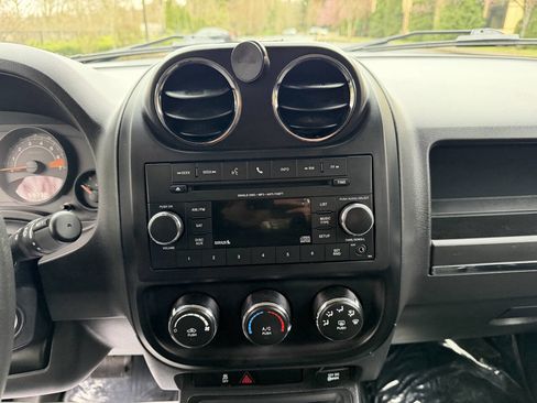 Used 2016 Jeep Patriot Sport image 19