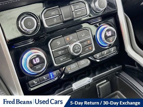 Used 2022 GMC Yukon XL Denali w/ Advanced Technology Package AWD/4WD image 23