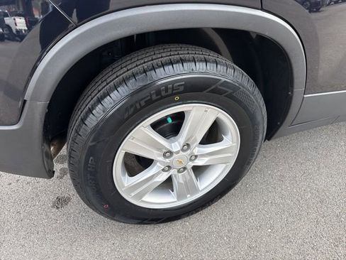 Used 2021 Chevrolet Trax LS w/ Tint and Cruise Package image 9