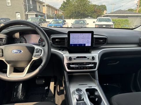 Used 2021 Ford Explorer XLT AWD/4WD image 12