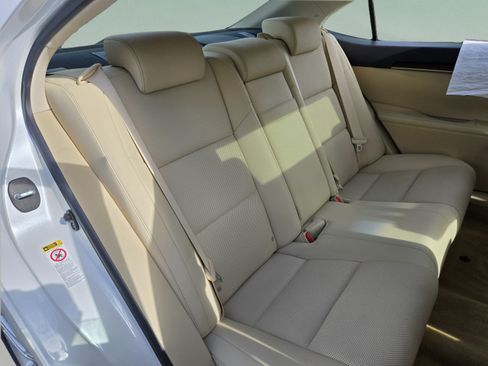 Used 2014 Lexus ES 350 w/ Premium Package FWD image 30