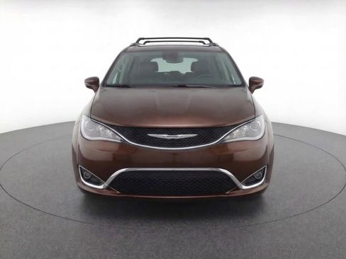 Used 2018 Chrysler Pacifica Touring-L image 2
