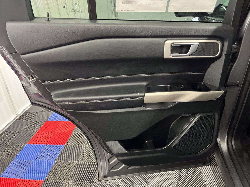 Used 2023 Ford Explorer XLT AWD/4WD image 16