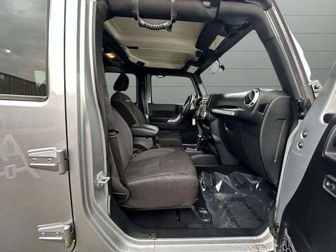 Used 2015 Jeep Wrangler Unlimited Rubicon w/ Dual Top Group AWD/4WD image 42