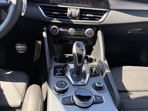 New 2025 Alfa Romeo Giulia AWD w/ Driving Assist Package image 20