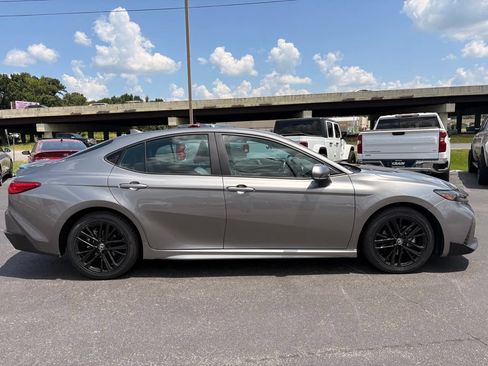 Used 2025 Toyota Camry SE FWD image 8