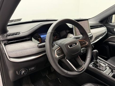 Used 2023 Jeep Compass Latitude AWD/4WD image 19