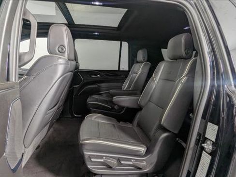 Used 2023 Cadillac Escalade ESV Sport AWD/4WD image 18