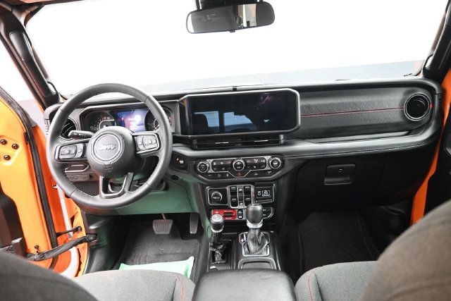 Used 2025 Jeep Gladiator Rubicon w/ Convenience Group AWD/4WD image 22