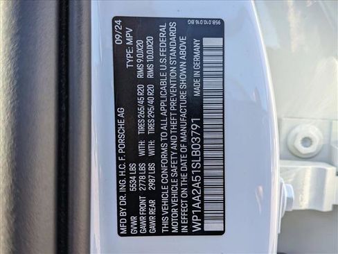 Used 2025 Porsche Macan Turbo image 30