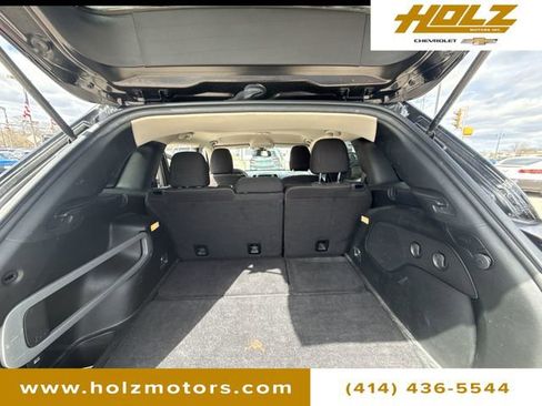 Used 2017 Jeep Cherokee Latitude w/ Cold Weather Group image 23