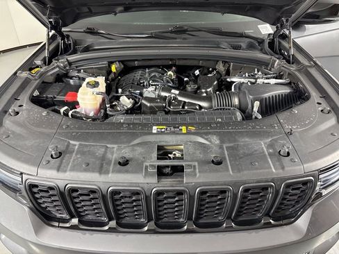 Used 2025 Jeep Grand Cherokee Altitude AWD/4WD image 43
