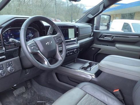Used 2024 Chevrolet Silverado 2500 ZR2 w/ Technology Package image 5