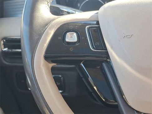 Used 2022 Lincoln Corsair AWD w/ Premium Package image 23