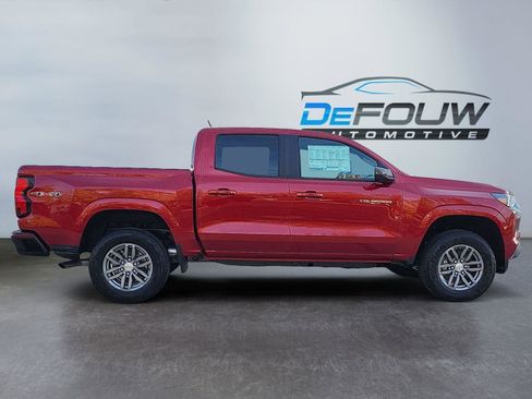 Used 2024 Chevrolet Colorado LT w/ LT Convenience Package II image 2