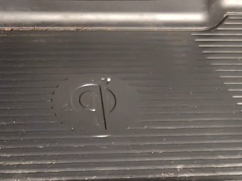 Used 2022 Toyota Venza LE image 13