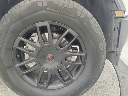 Used 2024 Tesla Cybertruck AWD Crew Cab image 43