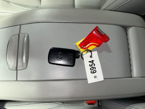 Certified 2017 Toyota Highlander XLE FWD image 34