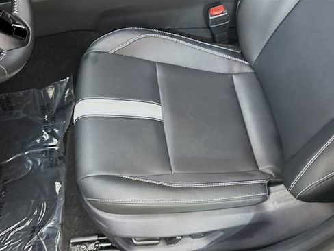 Used 2025 Toyota Camry SE image 19