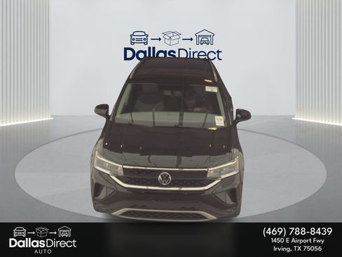 Used 2022 Volkswagen Taos SE w/ Panoramic Sunroof Package image 3