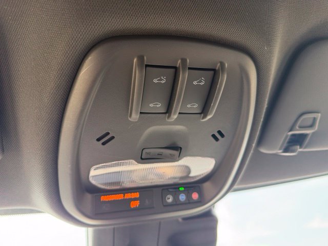 Certified 2024 Chevrolet Trax RS w/ Sunroof Package FWD image 20
