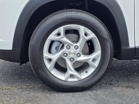 Used 2026 Chevrolet Trax LS w/ LS Convenience Package FWD image 34