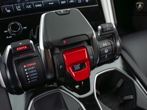 Used 2021 Lamborghini Urus image 30