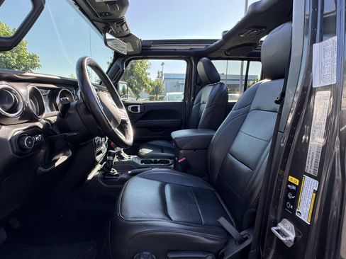 Used 2022 Jeep Wrangler Unlimited Sahara image 20