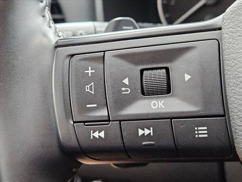 Used 2025 Nissan Rogue SV FWD image 18