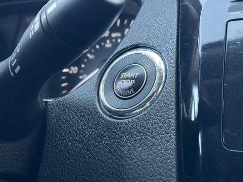 Used 2017 Nissan Rogue SV FWD image 22