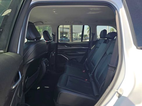 Used 2022 Jeep Grand Cherokee Limited RWD image 17