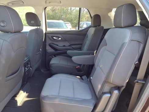 Used 2020 Chevrolet Traverse LT image 16