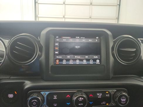 Certified 2022 Jeep Gladiator Sport AWD/4WD image 26