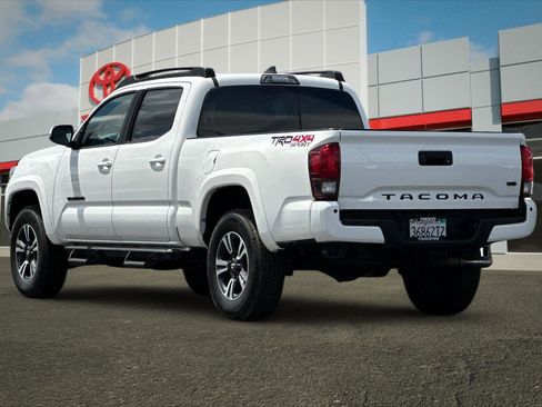 Used 2019 Toyota Tacoma TRD Sport w/ Technology Package AWD/4WD image 5