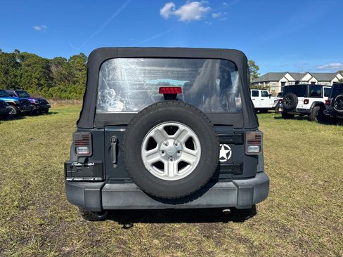 Used 2018 Jeep Wrangler Unlimited Sport w/ Connectivity Group image 4
