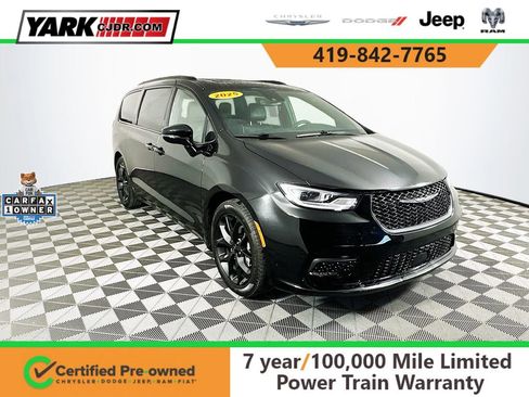 Used 2025 Chrysler Pacifica Limited image 1