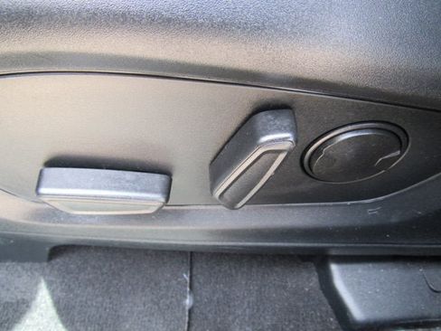 Used 2024 Ford Explorer XLT w/ Equipment Group 202A AWD/4WD image 10