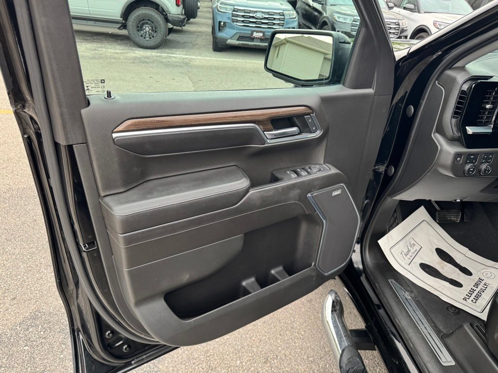 Used 2022 Chevrolet Silverado 1500 RST w/ Convenience Package II AWD/4WD image 19