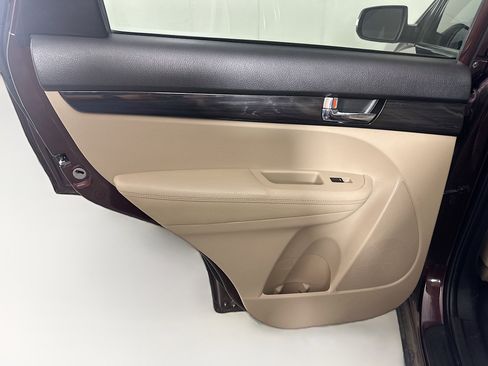 Used 2013 Kia Sorento LX image 24