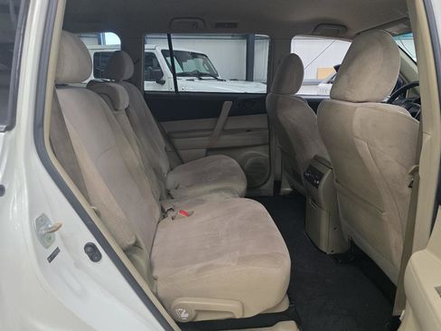 Used 2011 Toyota Highlander 2WD w/ Tow Pkg image 19