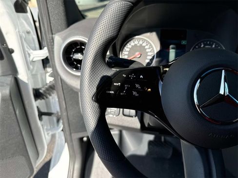 Used 2025 Mercedes-Benz Sprinter 2500 image 22