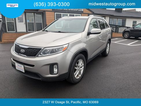 Used 2014 Kia Sorento LX FWD image 1