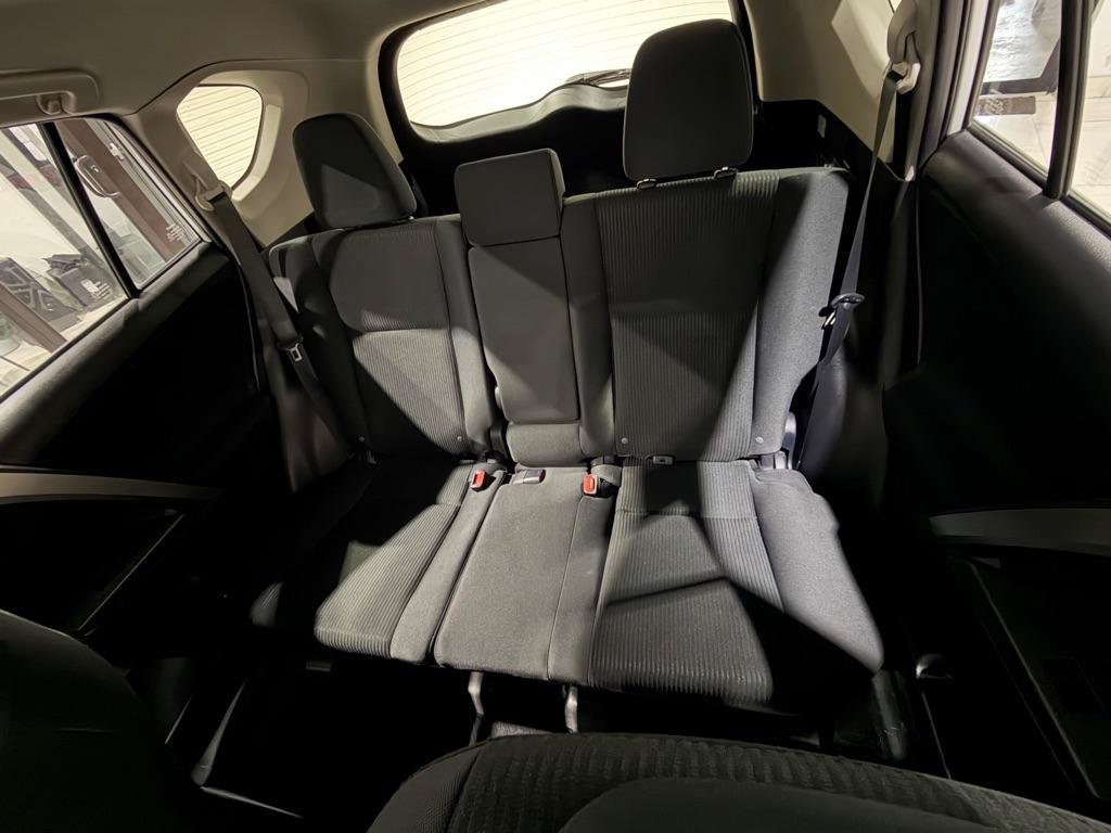 Used 2018 Toyota RAV4 LE FWD image 16