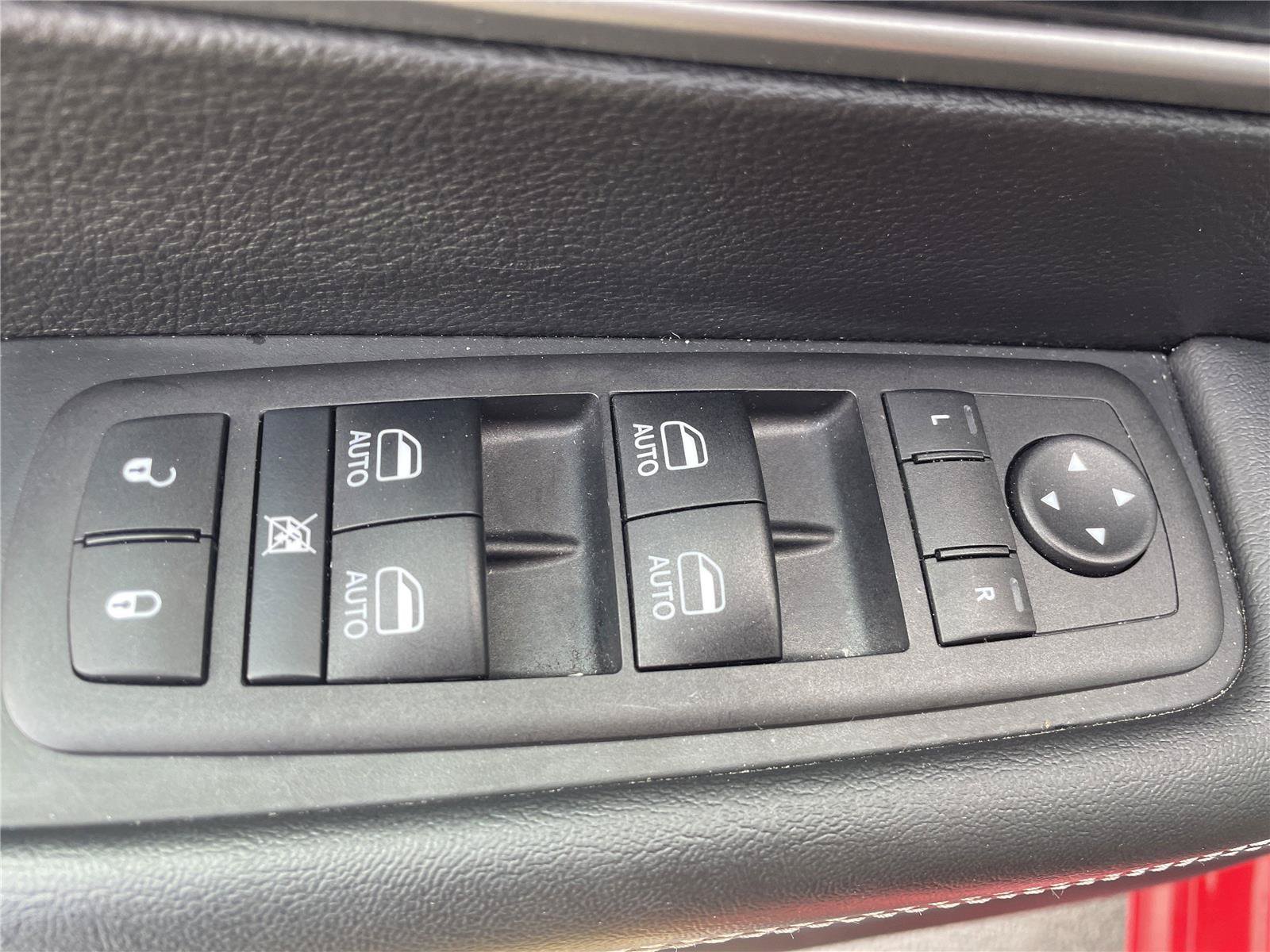 Used 2025 Chrysler Pacifica Select FWD image 10